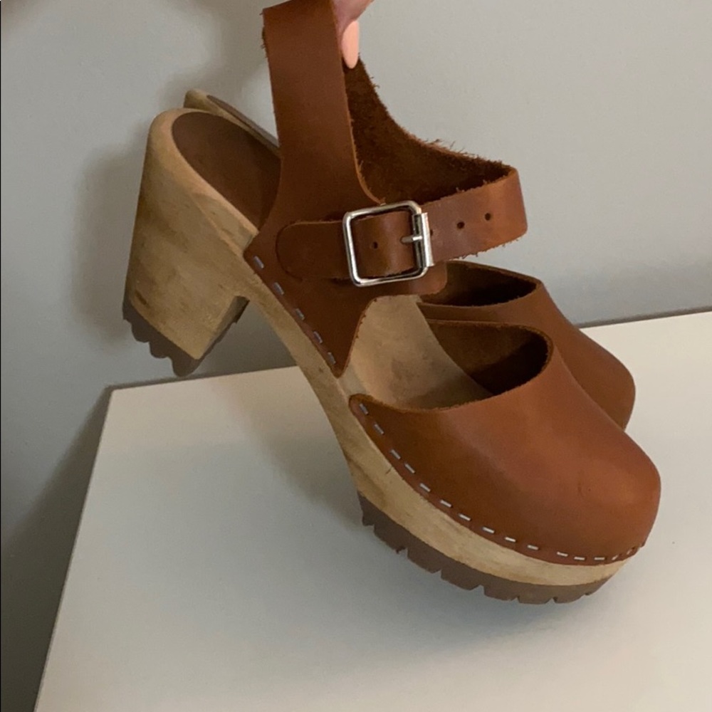 BROWN CLOG